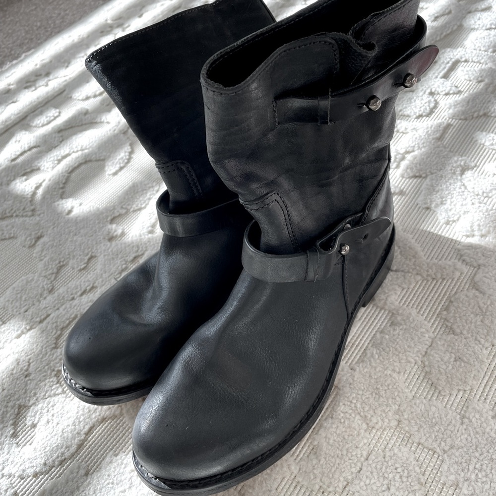 Rag And Bone handmade Goodyear moto boot in Italian cow leather with a 1" heel.